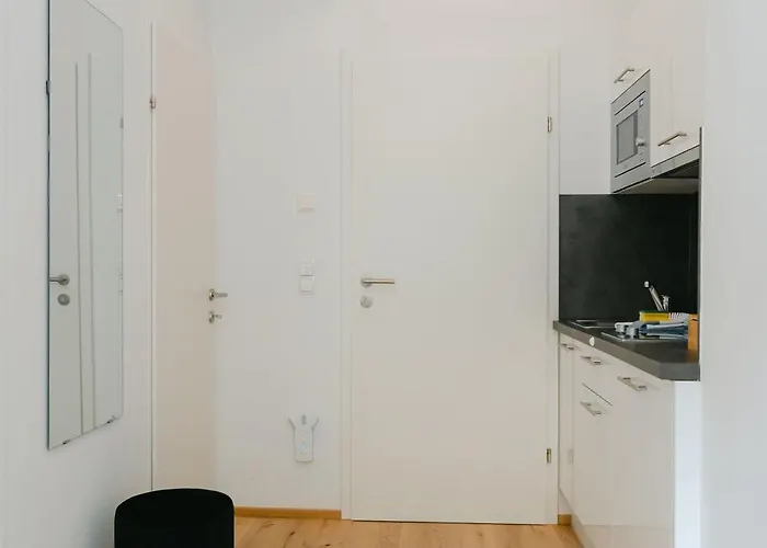Neat 2br Perfect For 4 Free Parking Apartment *