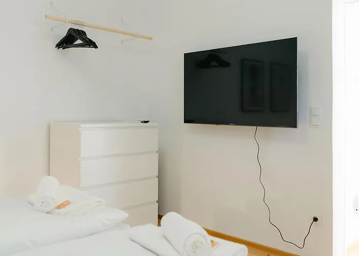Apartment Neat 2br Perfect For 4 Free Parking